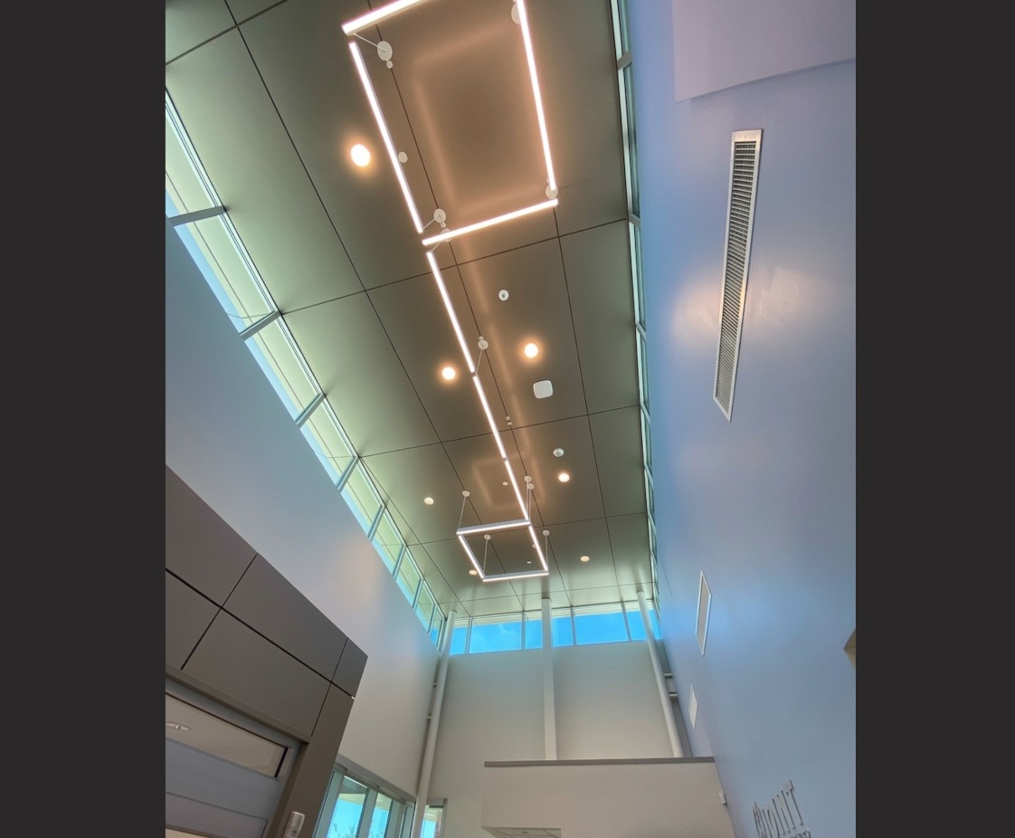 Joint Replacement Center of Louisiana in Lake Charles, Louisiana. Surgical Room, designed by Hardaway Sziabowski Architects.