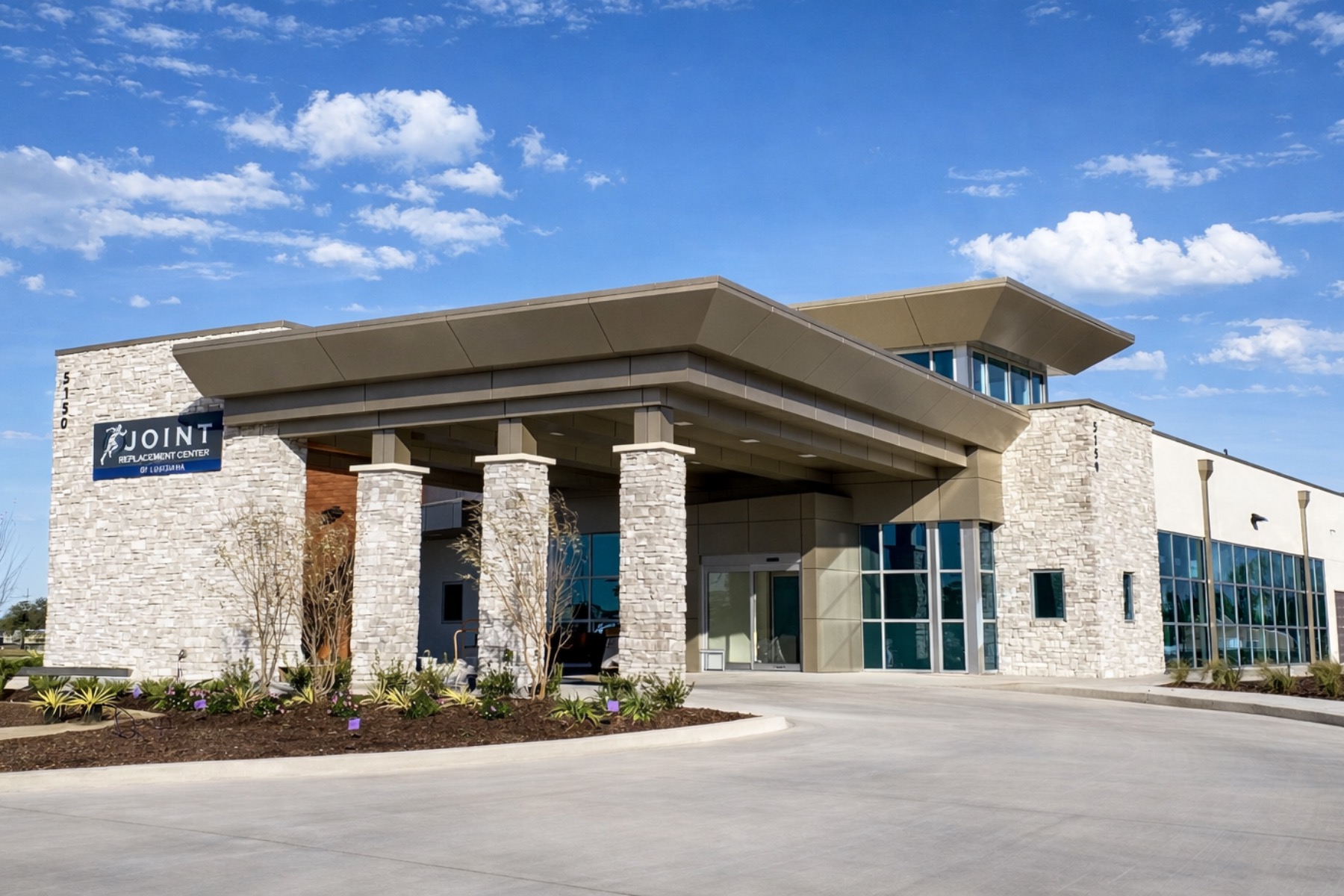Joint Replacement Center of Louisiana in Lake Charles, Louisiana. Building Exterior, designed by Hardaway Sziabowski Architects.
